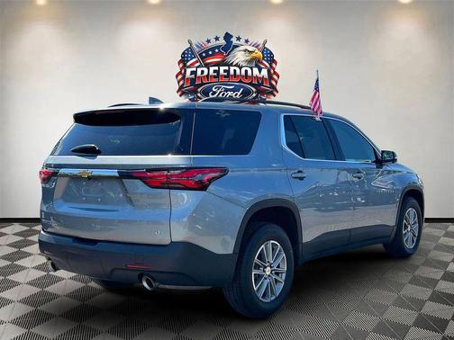 Sterling Gray Metallic 2023 Chevrolet Traverse LT Cloth