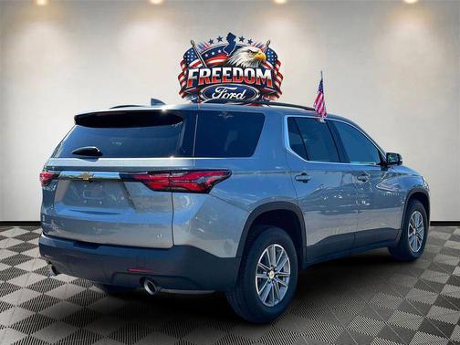 Sterling Gray Metallic 2023 Chevrolet Traverse LT Cloth