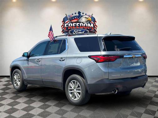 Sterling Gray Metallic 2023 Chevrolet Traverse LT Cloth