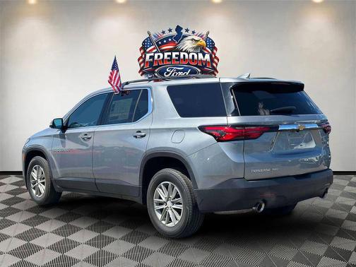 Sterling Gray Metallic 2023 Chevrolet Traverse LT Cloth