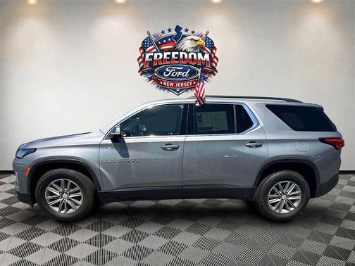Sterling Gray Metallic 2023 Chevrolet Traverse LT Cloth