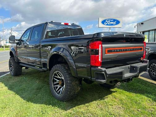 Black Metallic 2027 Ford F-250 Lariat
