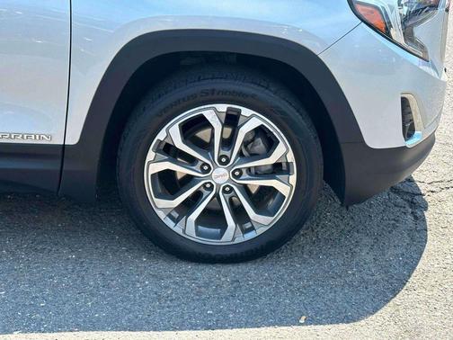 Quicksilver Metallic 2018 GMC Terrain SLT