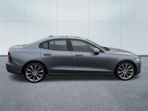 2019 Volvo S60 T6 Momentum