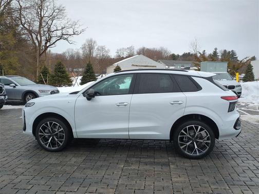 Glacier White Metallic 2026 Audi Q3 S line