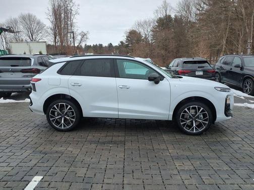 Glacier White Metallic 2026 Audi Q3 S line