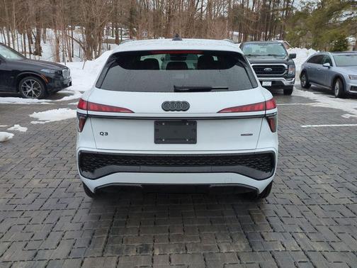 Glacier White Metallic 2026 Audi Q3 S line