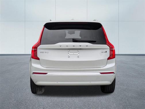 2025 Volvo XC90 B5 Core