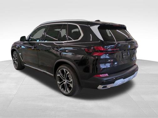 Black Sapphire Metallic 2026 BMW X5 xDrive40i