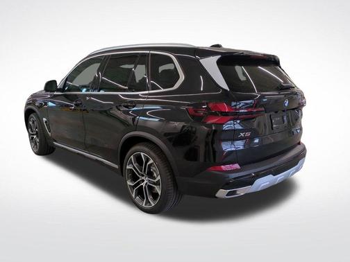 Black Sapphire Metallic 2026 BMW X5 xDrive40i