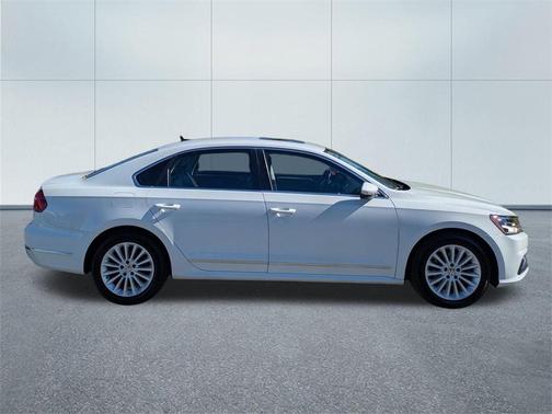 2017 Volkswagen Passat 1.8T SE