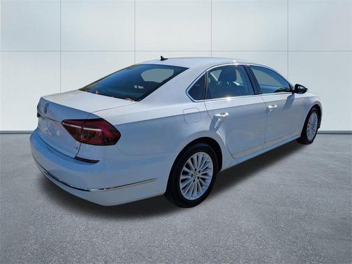 2017 Volkswagen Passat 1.8T SE