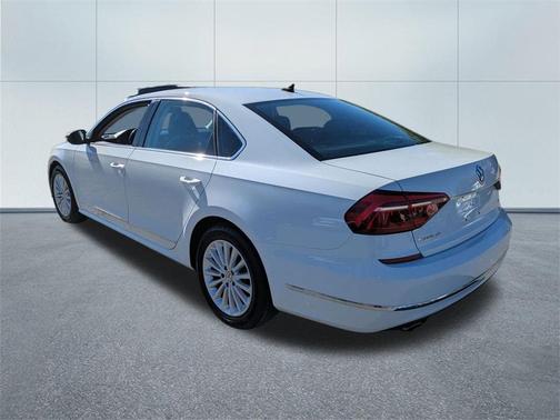 2017 Volkswagen Passat 1.8T SE
