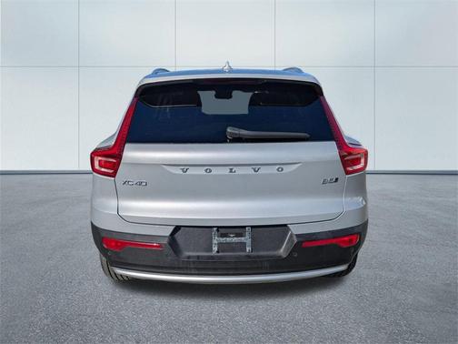 2023 Volvo XC40 B5 Core
