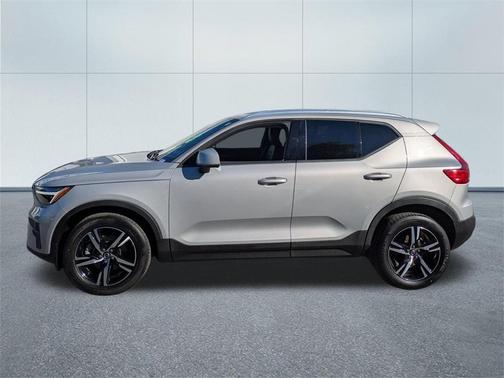 2023 Volvo XC40 B5 Core