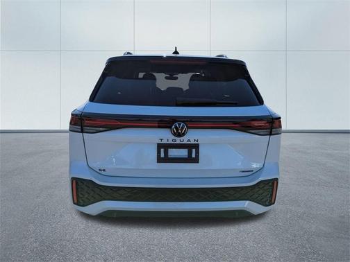 2025 Volkswagen Tiguan 2.0T SE R-Line Black