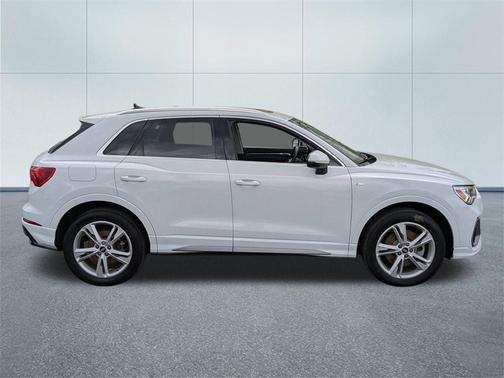 2022 Audi Q3 45 S line Premium