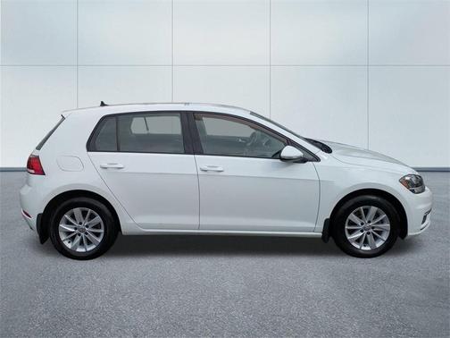 2018 Volkswagen Golf TSI S