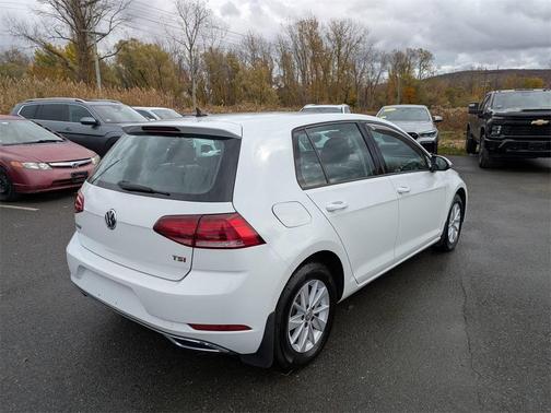 2018 Volkswagen Golf TSI S