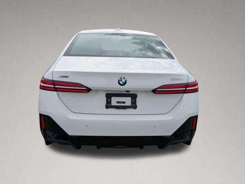 Alpine White 2026 BMW 530 i xDrive