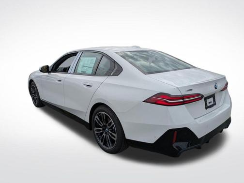 Alpine White 2026 BMW 530 i xDrive