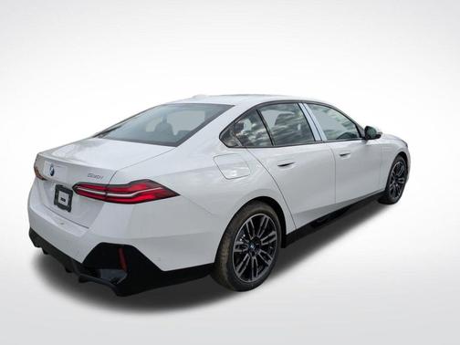 Alpine White 2026 BMW 530 i xDrive