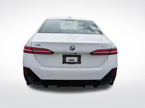 Alpine White 2026 BMW 530 i xDrive