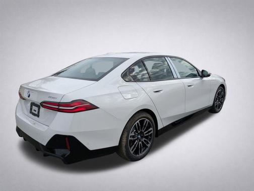 Alpine White 2026 BMW 530 i xDrive