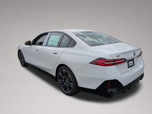 Alpine White 2026 BMW 530 i xDrive