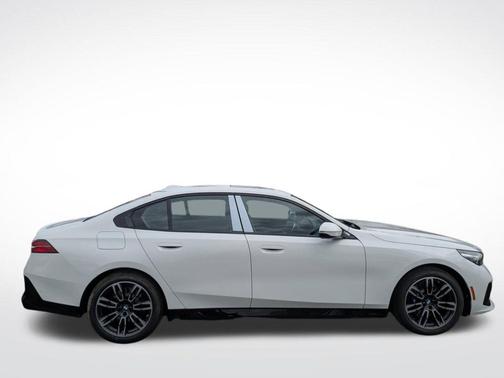 Alpine White 2026 BMW 530 i xDrive