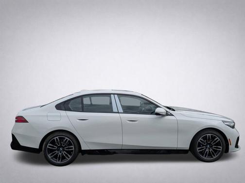 Alpine White 2026 BMW 530 i xDrive