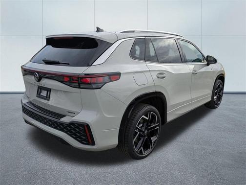 2026 Volkswagen Tiguan 2.0T SEL R-Line