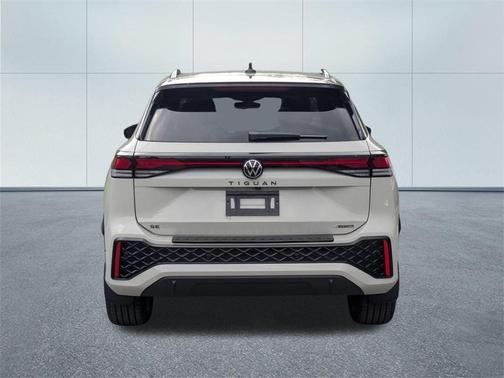 2025 Volkswagen Tiguan 2.0T SE R-Line Black