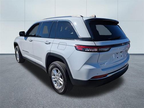 2022 Jeep Grand Cherokee Laredo