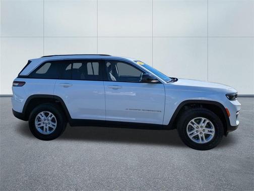 2022 Jeep Grand Cherokee Laredo