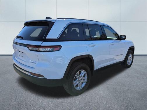 2022 Jeep Grand Cherokee Laredo