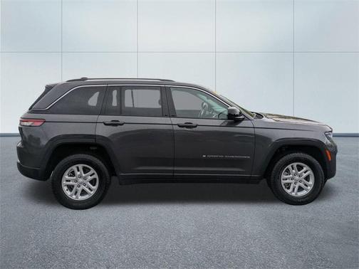 2022 Jeep Grand Cherokee Laredo