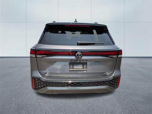 2025 Volkswagen Tiguan 2.0T SE R-Line Black