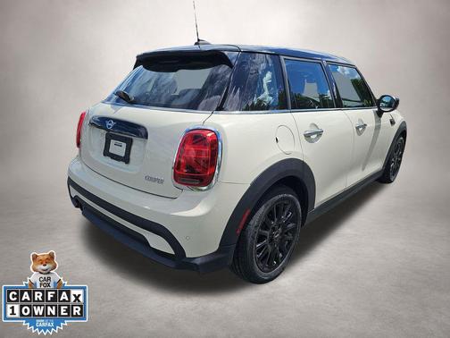 Pepper White 2023 MINI Hardtop Cooper