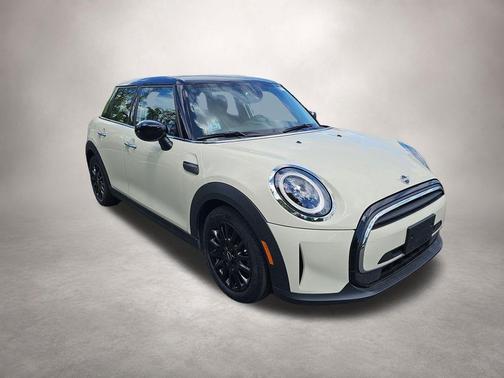 Pepper White 2023 MINI Hardtop Cooper