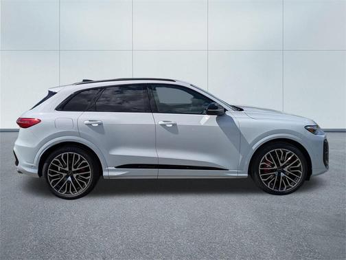 2025 Audi SQ5 3.0T quattro Premium