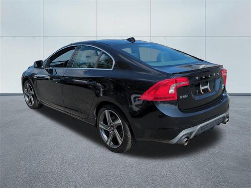 2015 Volvo S60 T6 R-Design