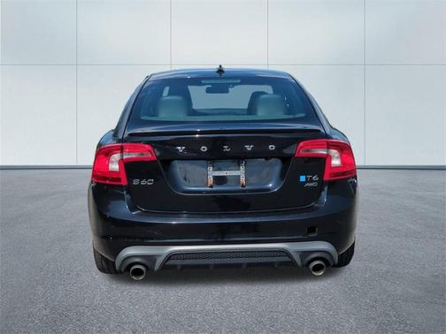 2015 Volvo S60 T6 R-Design