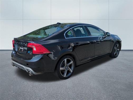 2015 Volvo S60 T6 R-Design