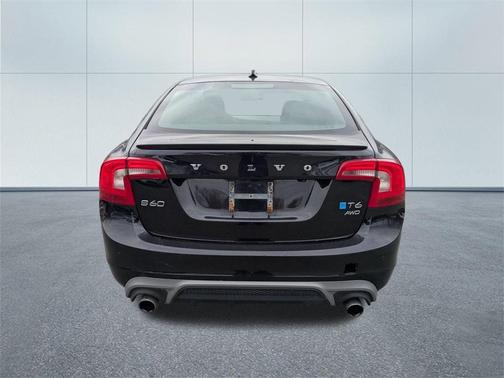 2015 Volvo S60 T6 R-Design