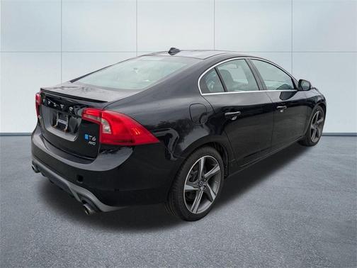 2015 Volvo S60 T6 R-Design