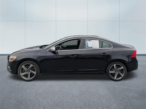 2015 Volvo S60 T6 R-Design