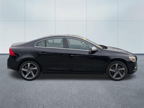 2015 Volvo S60 T6 R-Design