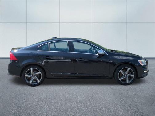 2015 Volvo S60 T6 R-Design