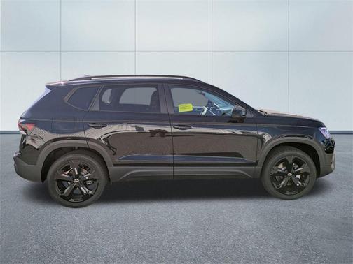 2025 Volkswagen Taos 1.5T SE Black